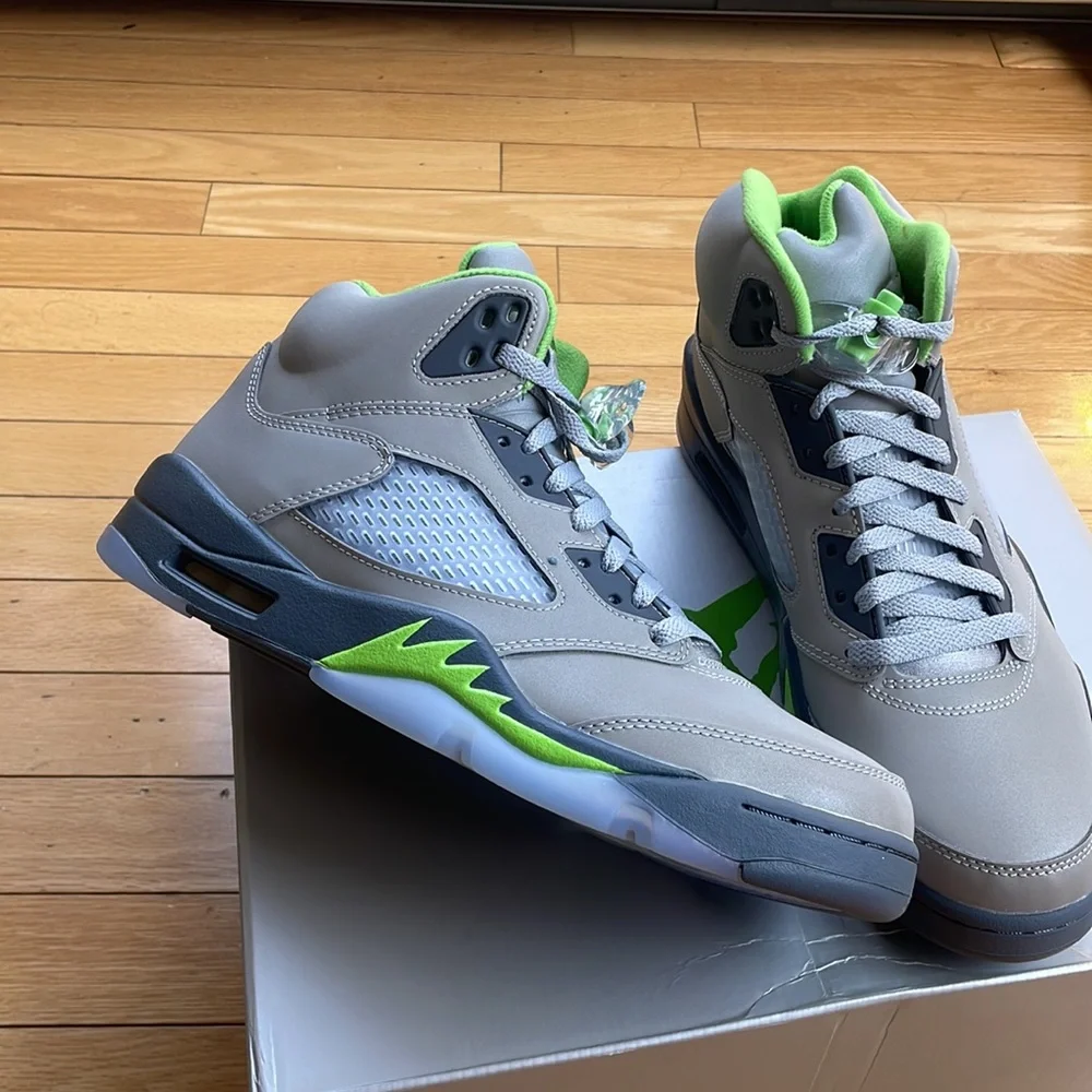 AUTHENTIC RARE  MENS JORDAN RETRO SILVER GREEN GREY SNEAKERS *NIB* SIZE 9.5
